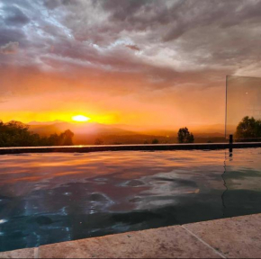 Luxurious Hinterland Retreat HEATED POOL Gold Coast Hinterland near Lamington National Park & O'Reilly's Canungra Valley Vineyard